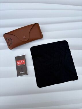 Ray-Ban Brown Leather Clamshell Eyeglass/ Sunglass Case, Snap Closure
